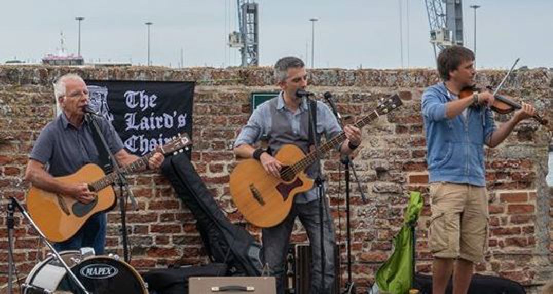 Trad Folk at Les Douvres