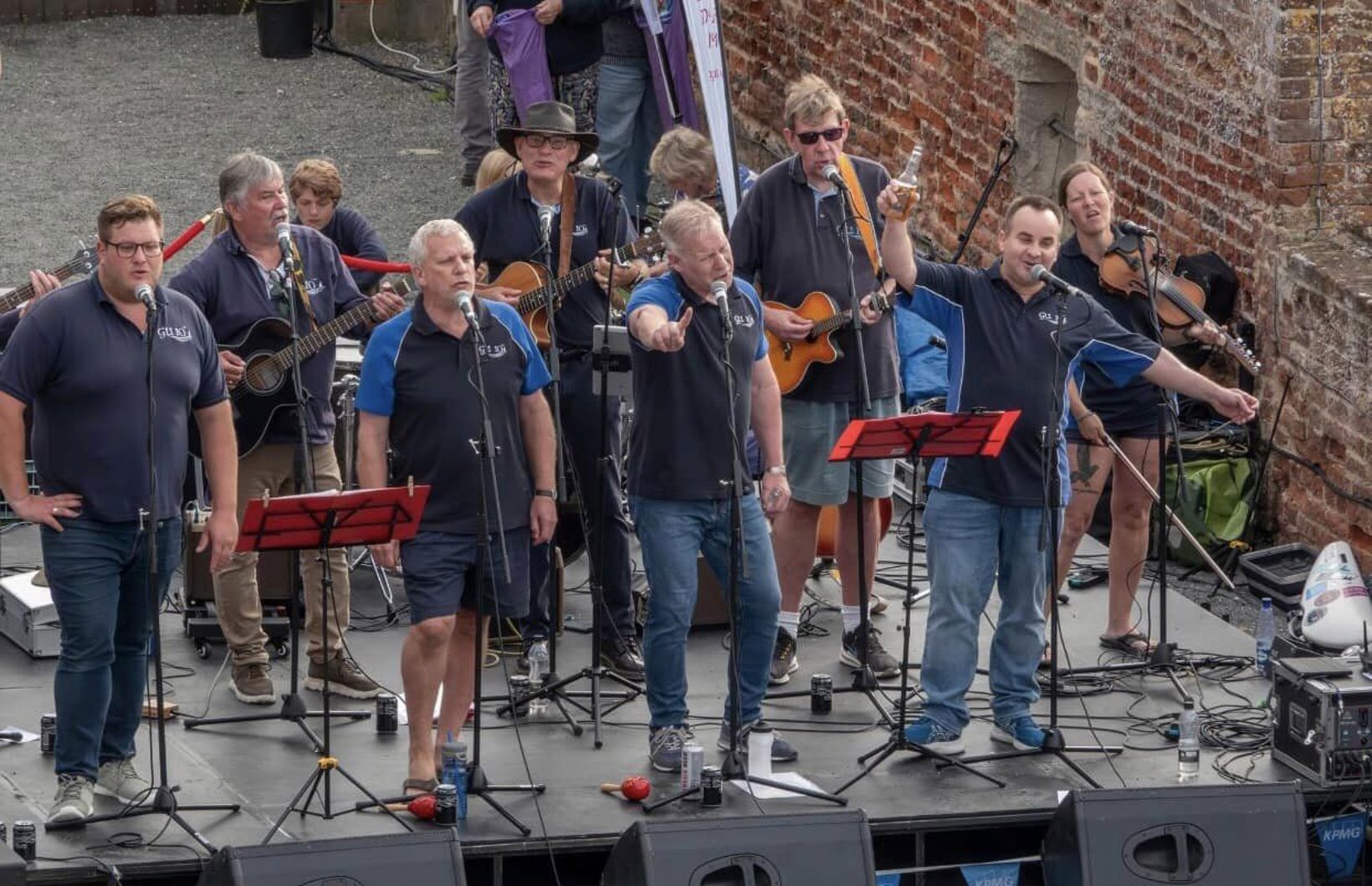 GU10 LIVE in concert