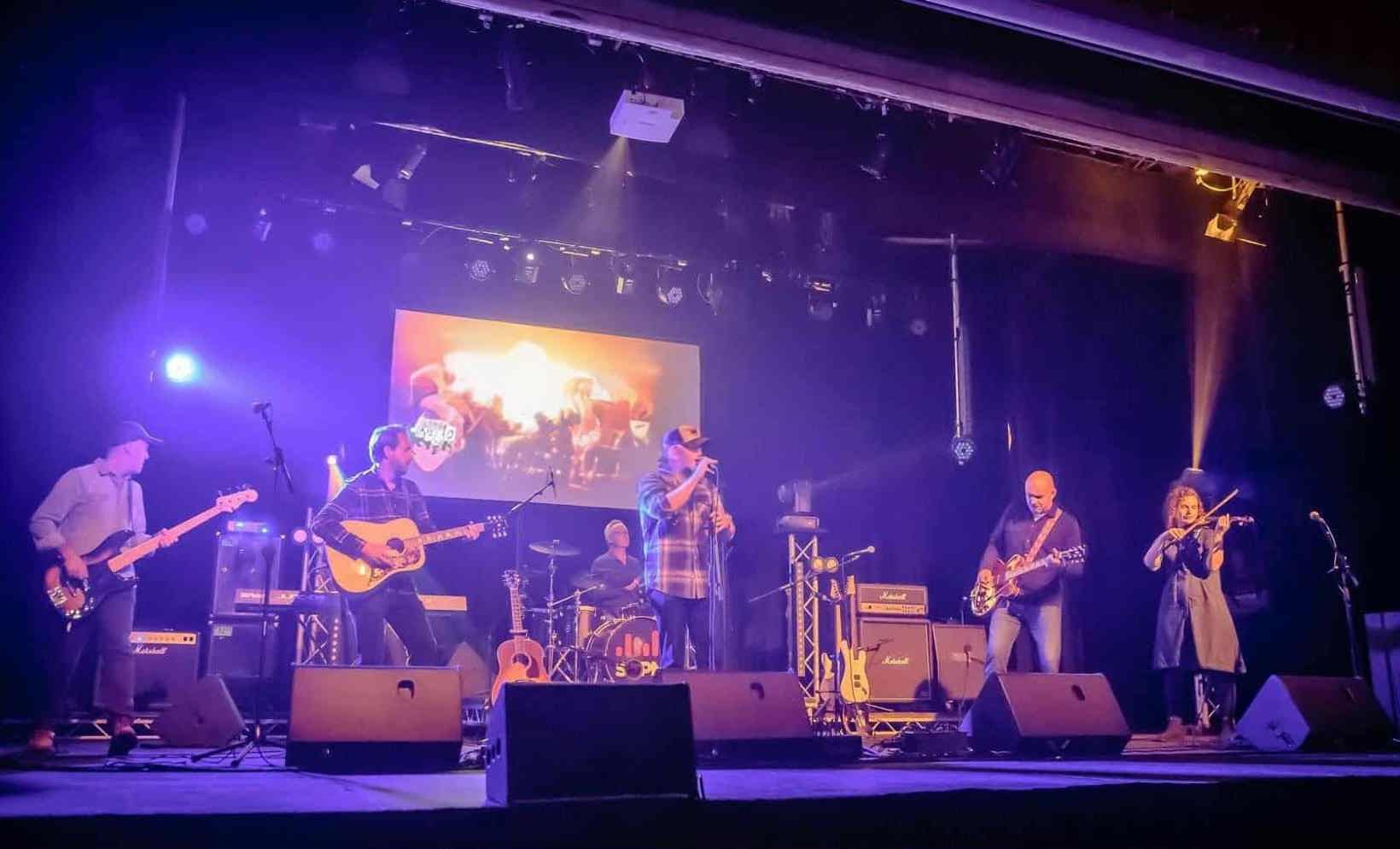 The 200 Unit - Live@TheDuck