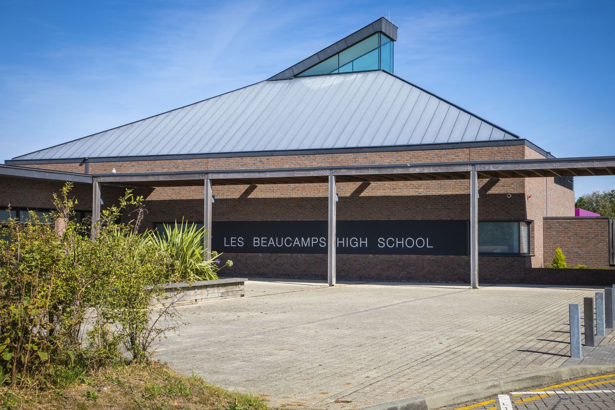 Les Beaucamps High School